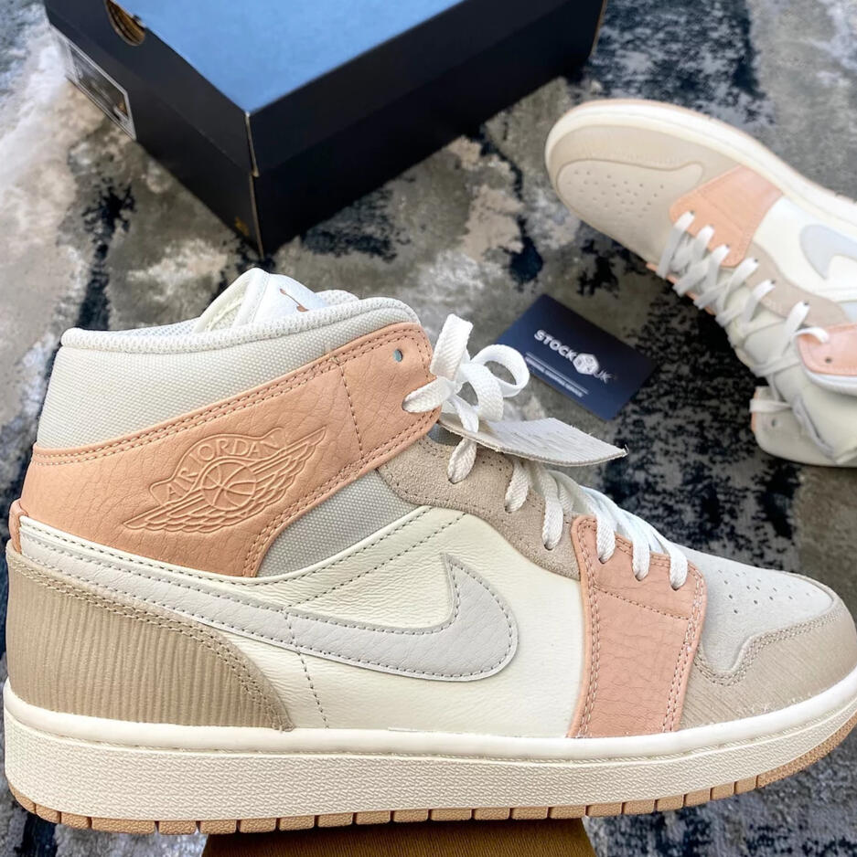 Exclusive items and worldwide shipping